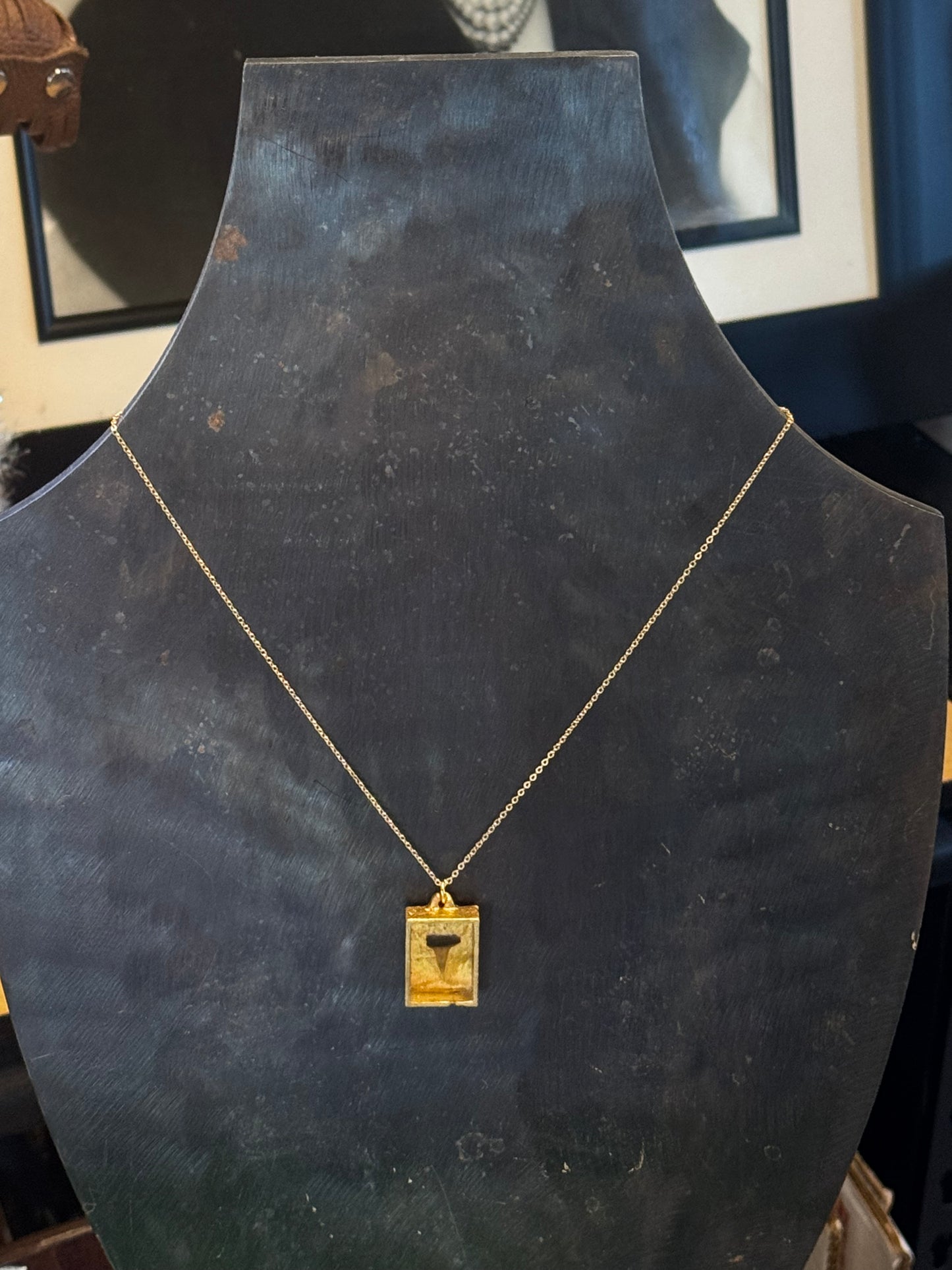 The Dufusakie Necklace- 2:51 Simple 1 Shark