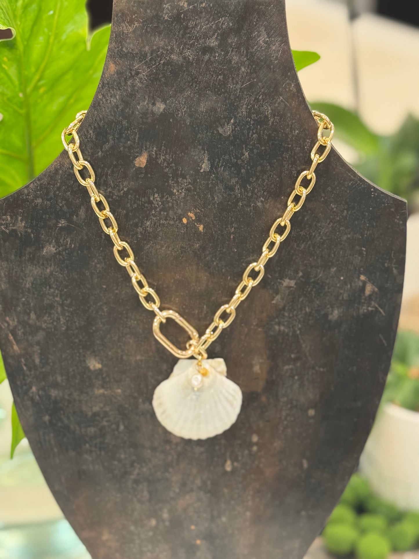 The White Clam Necklace