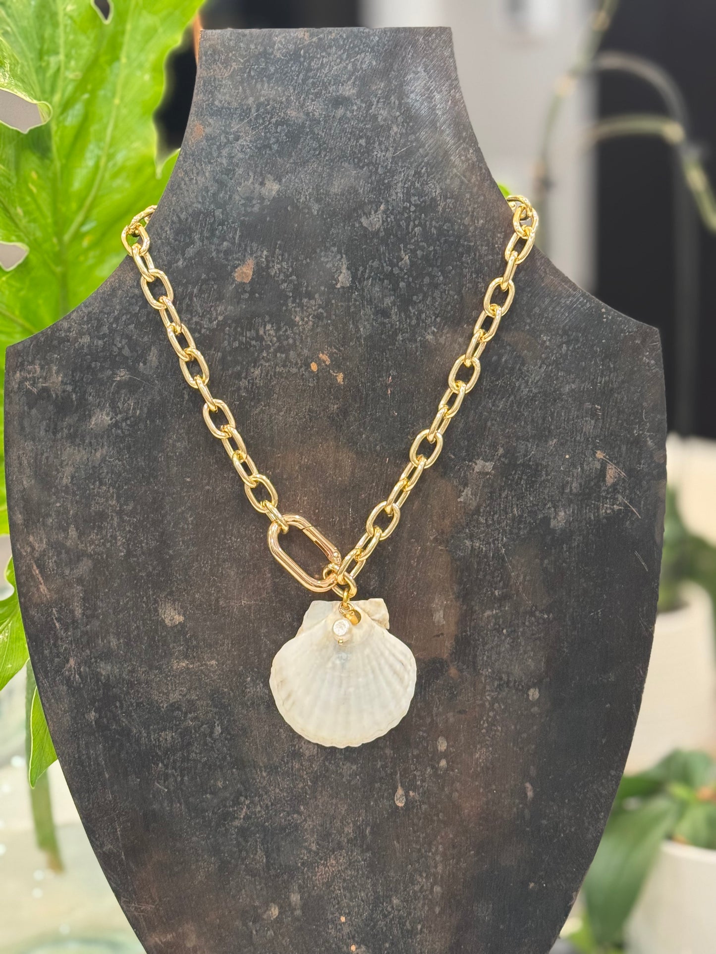 The White Clam Necklace